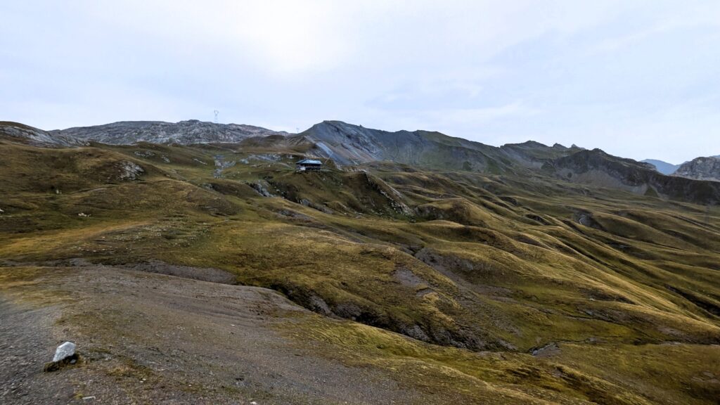 Refuge de la croix du bonhomme perché à 2500m d'altitude.
