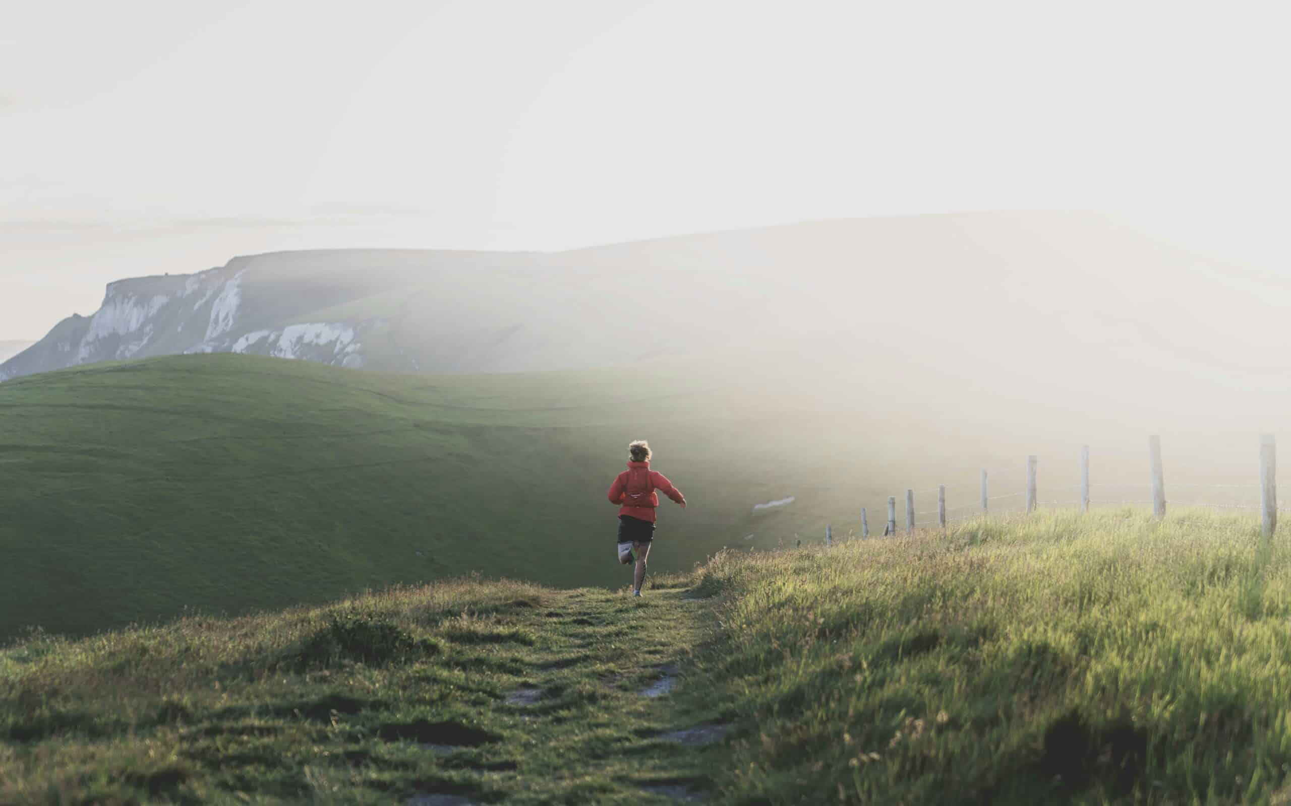 coureur en course à pied en montagne — gestion de l’effort avec le RPE
