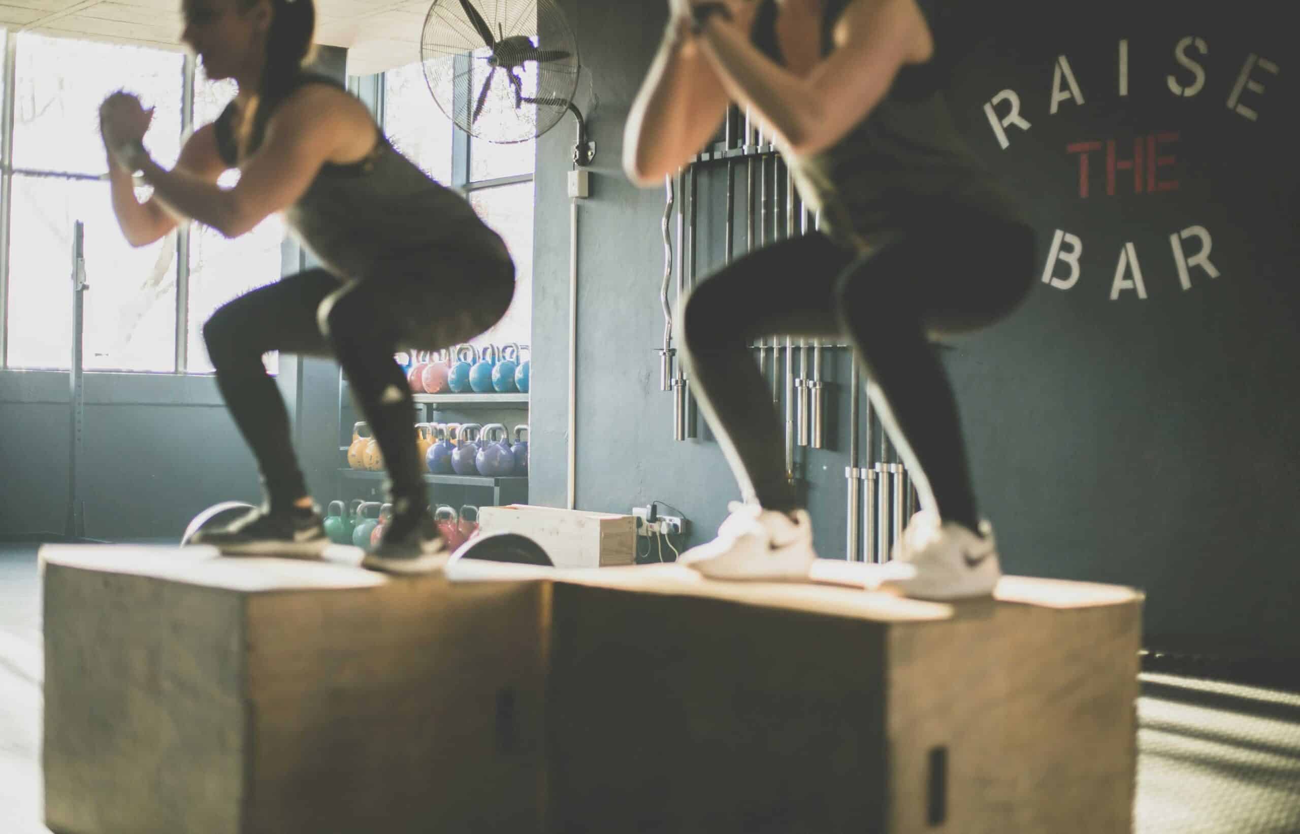Renforcement musculaire Trail – Deux femmes font des exercices de renforcement musculaire