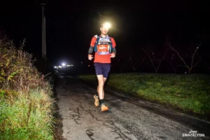 Dans la nuit lors de la Saintexpress, avec ma frontale allumée.